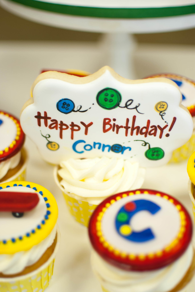 Pete the Cat and his four groovy buttons birthday party